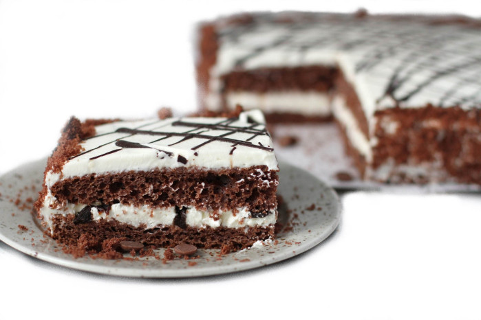 деталь PINČER se švestkami a smetanovým krémem